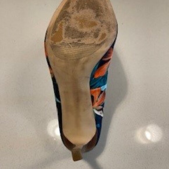 Nine West- Navy and Tropical floral stiletto- Size 9 - Picture 10 of 13